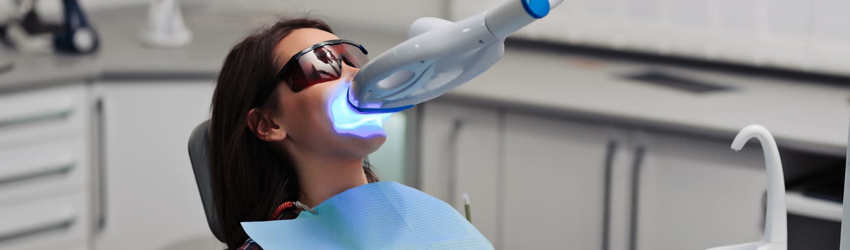 Consiga unos dientes más blancos sin dañar el esmalte