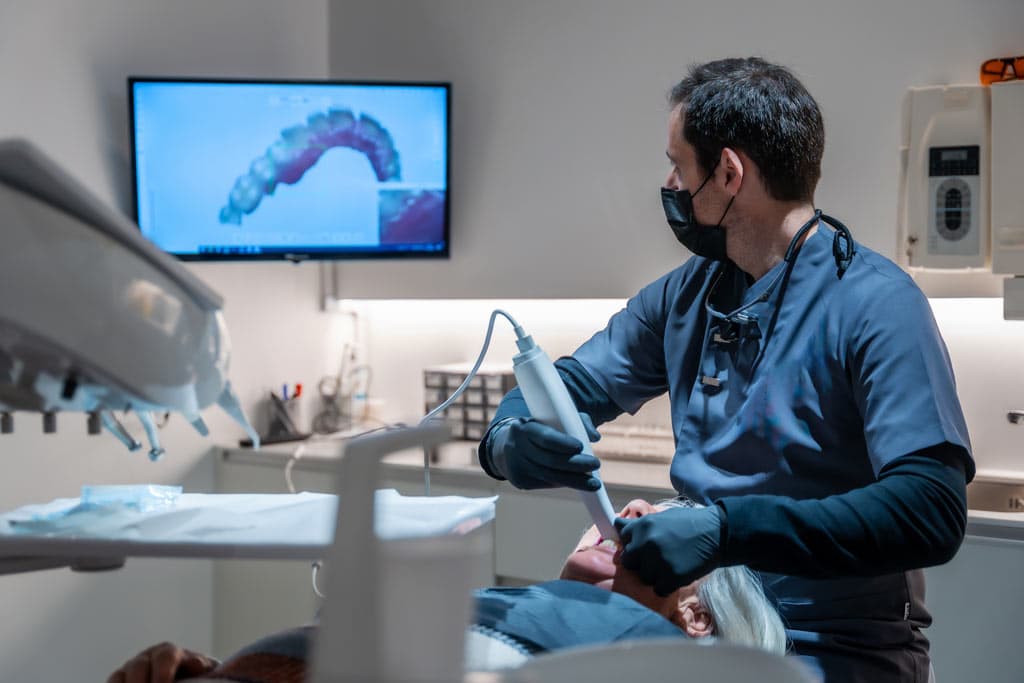 Escaneo y cirugía digital: innovación al servicio de su boca